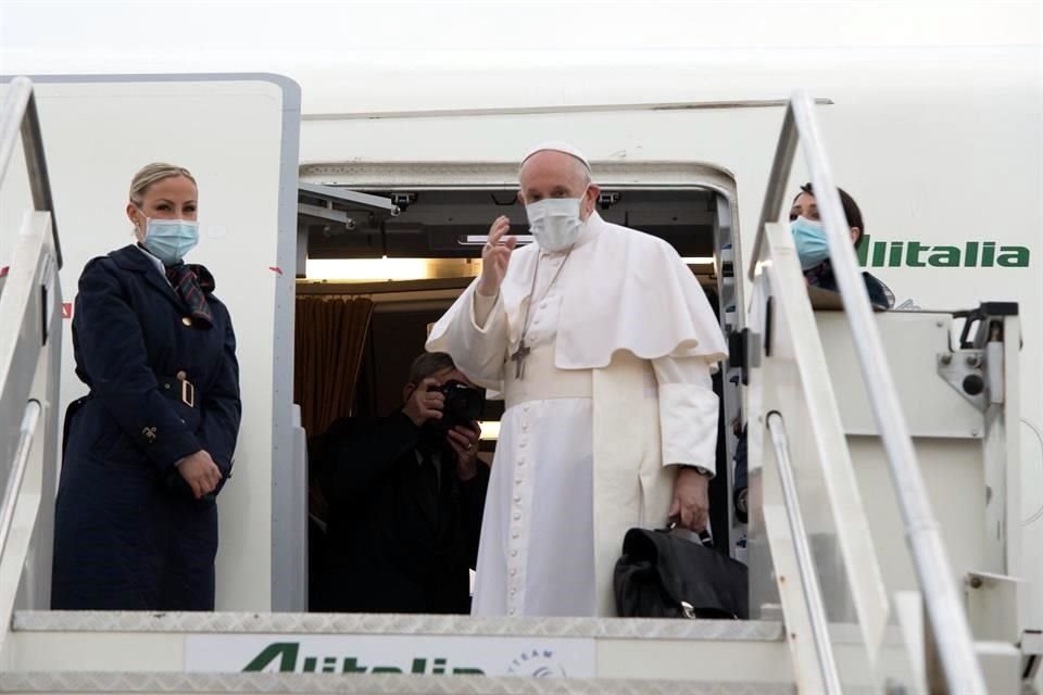 El Papa Francisco arribó a Irak para iniciar una gira de 3 días; es primera visita de un Pontífice en la historia a ese país.