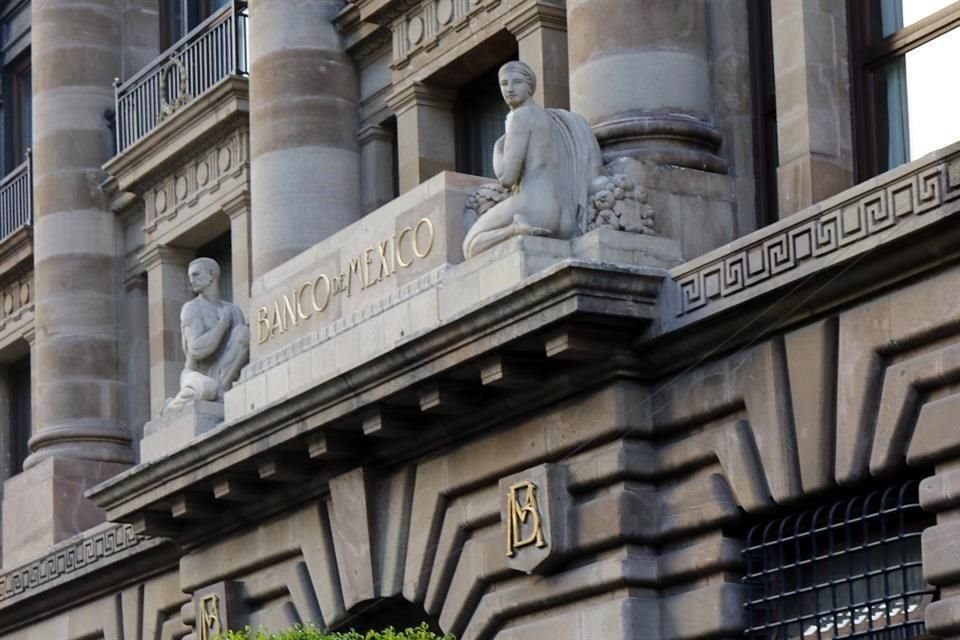 Banxico podría estar anticipando al mercado que se avecina un alza de 75 puntos base, consideró UBS.