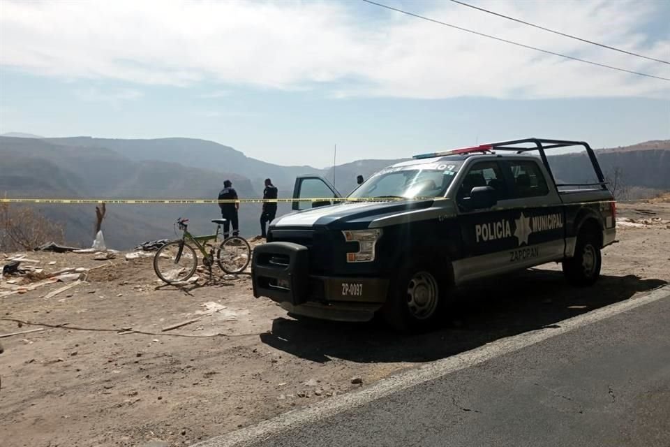 La policía interrogó a quien reportó el hallazgo, pues el cuerpo no se veía  simple vista.