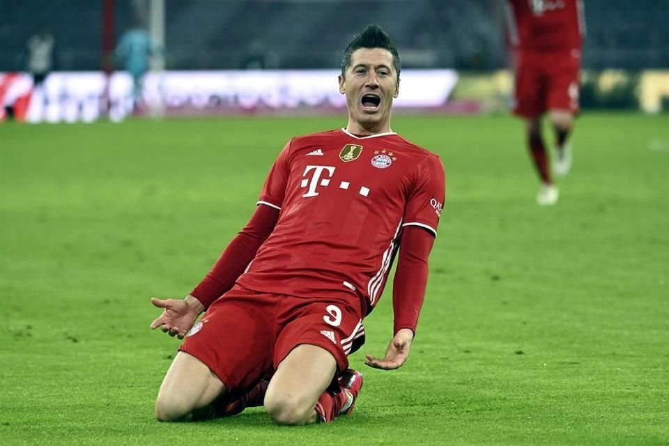 Robert Lewandoswki estalló con tres anotaciones en el partido; la última al minuto 90.