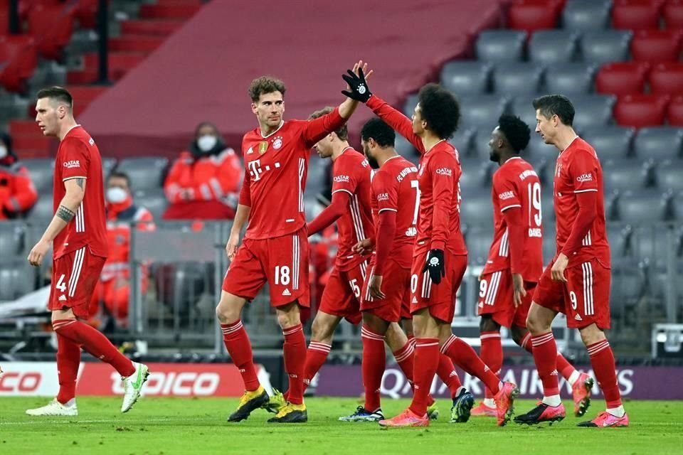 Leon Goretzka (18) fue el otro anotador del líder de la Bundesliga.