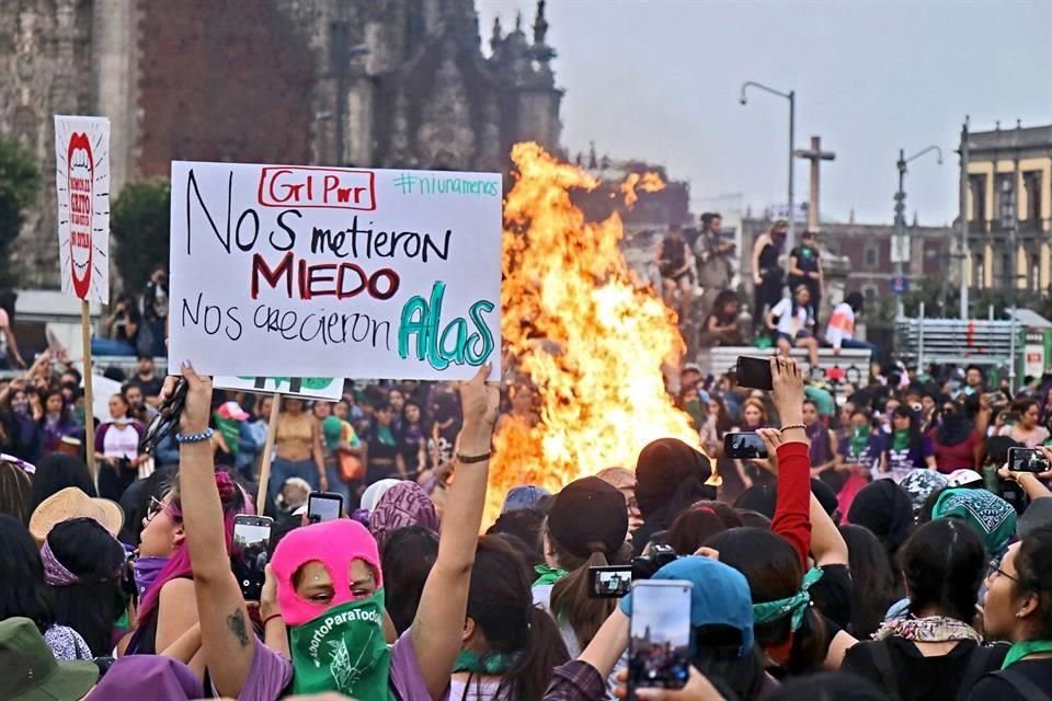 A un año de que emergiera la gigantesca ola morada del 8M, activistas expresan que, pese a la pandemia, el movimiento está vivo.