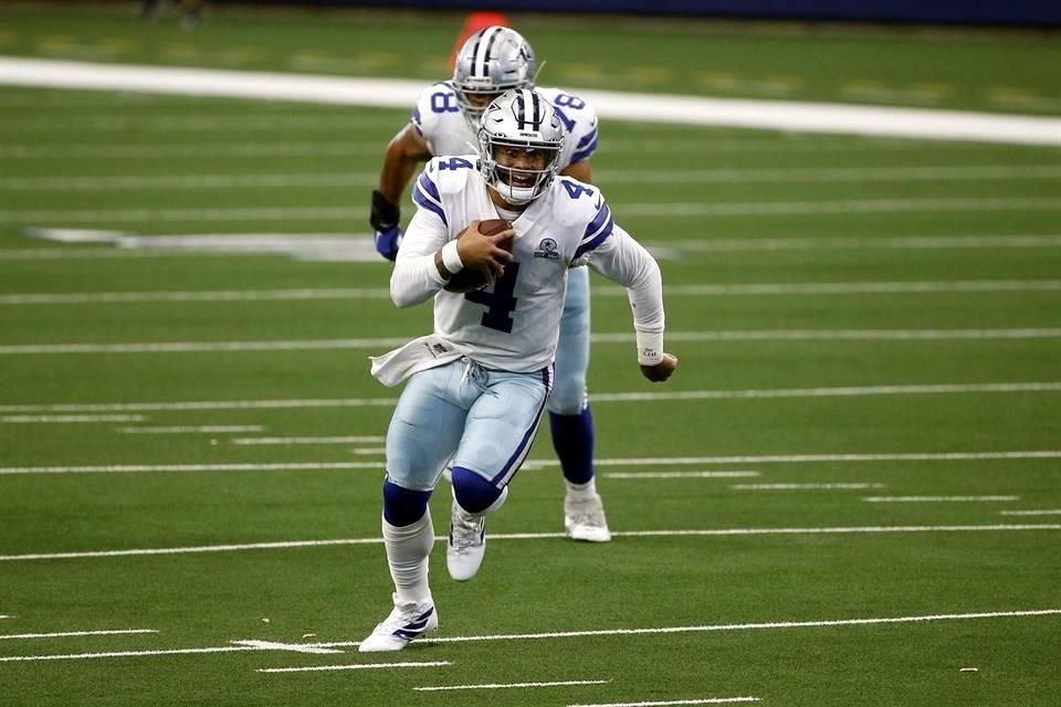 Dak Prescott amarró un contrato por cuatro años con los Vaqueros.