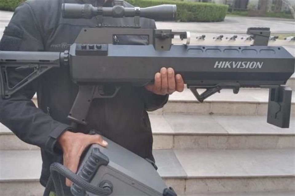 Personal de resguardó uso  inhibidores de drones tipo Hikvision.