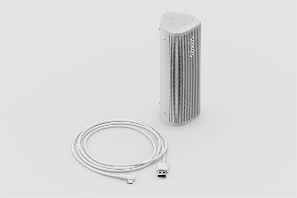 Sonos Roam incluirá en la caja a un cable USB Tipo-C que servirá para recargar su batería, aunque también será compatible con cargadores inalámbricos Qi.