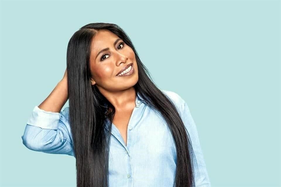 Yalitza Aparicio sorprende en su regreso al set de cine, de la mano de Luis Mandoki, quien se encuentra rodando 'Presencias', en Michoacán.