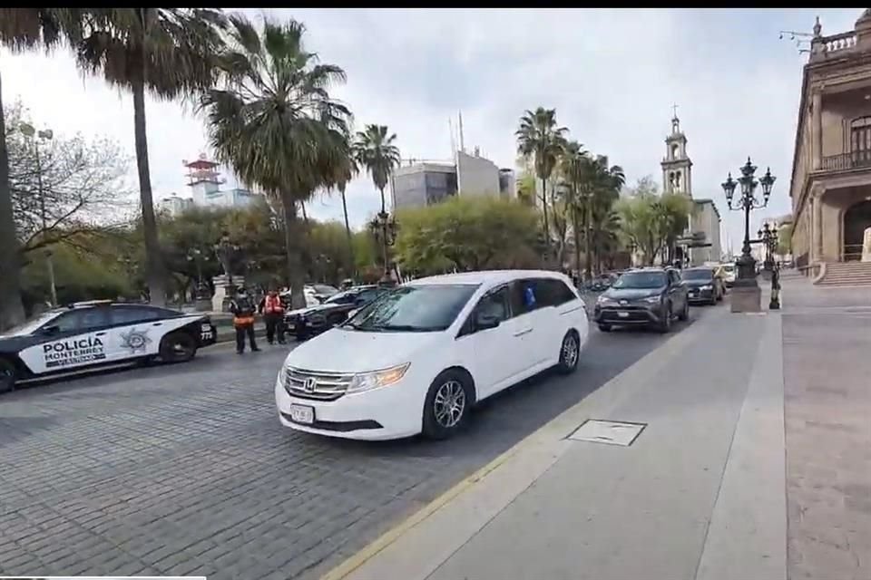 La caravana concluyó en el Palacio de Gobierno.
