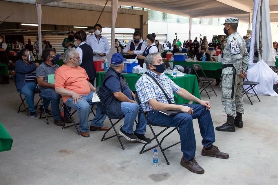 Al corte de las 16:00 horas, suman 24 mil 998 adultos mayores vacunados en Miguel Hidalgo y Azcapotzalco (foto).