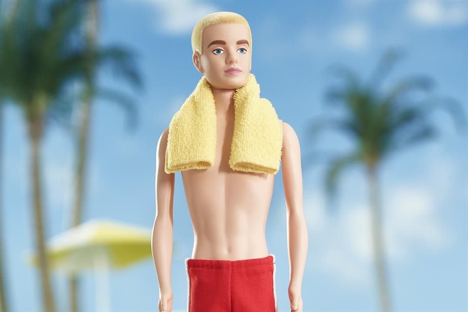 La edición de colección de Ken hace un tributo a su primer traje de playa.