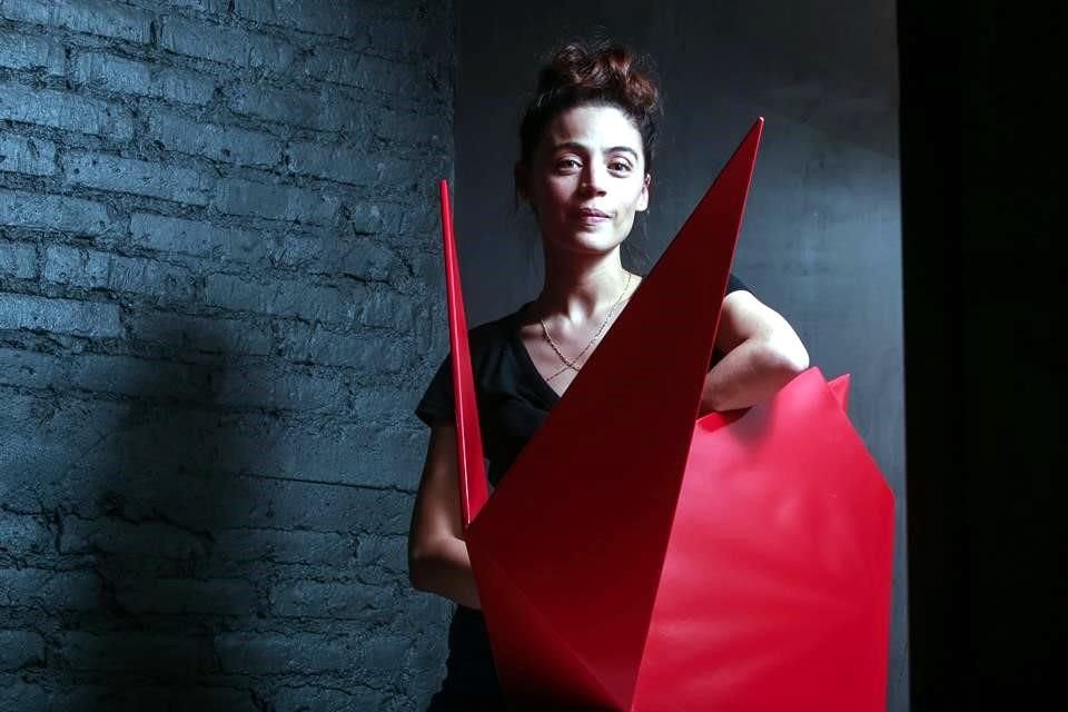 Hablar sobre la libertad y conmemorar un año sin teatros, es el objetivo de 'Conejo Blanco, Conejo Rojo', que puedes ver en Teatrix.