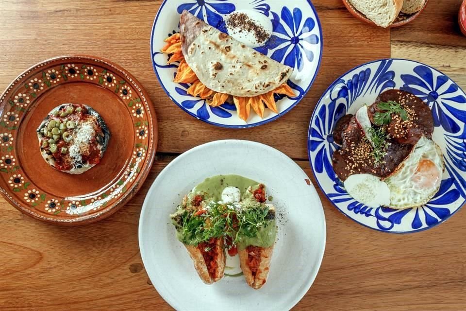 Pellizcada de cuitlacoche bañada con la salsa de mole cosechero, gordita de mole dulce, quesadilla de flor de calabaza y torta de chorizo con salsa de tomatillo crudo son algunos de los platos.