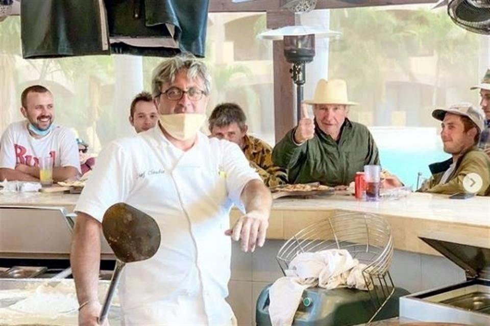 El actor Harrison Ford fue captado en Tijuana, Baja California, recorriendo la ciudad en bicicleta y distintos restaurantes.