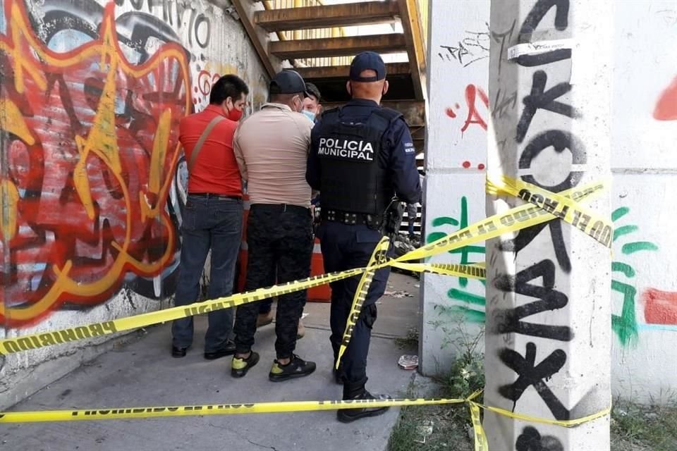 Policías municipales acordonaron la escena del crimen.