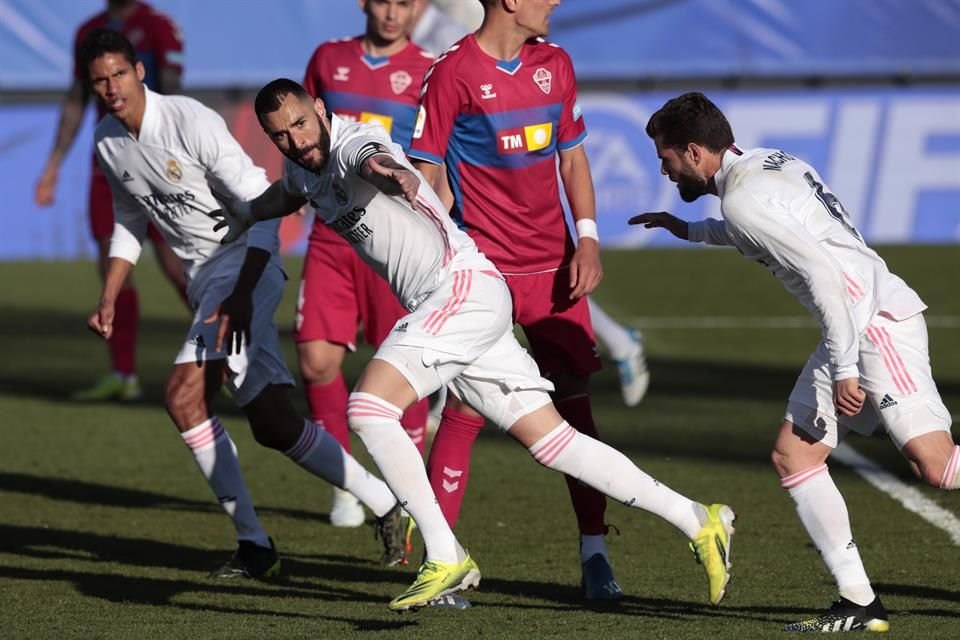 Benzema llegó a 14 goles en la Liga, el mejor de su equipo.