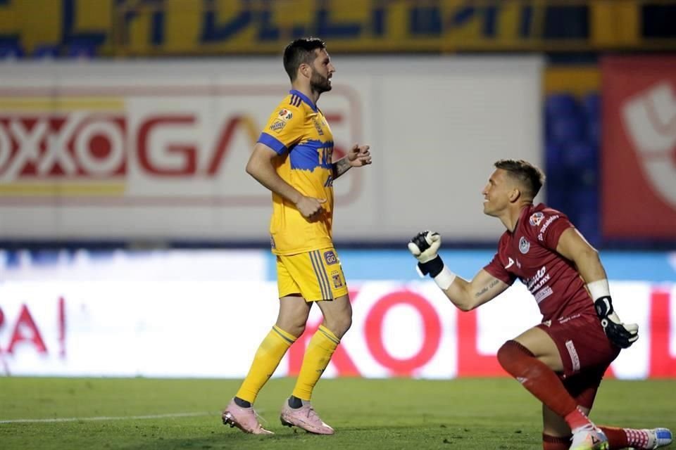 El disparo de Gignac pegó en el poste y salió, en lo que pudo ser el 2-1.