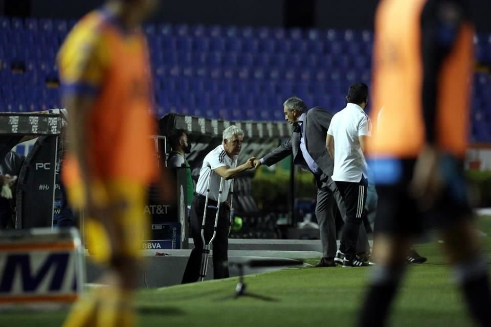 Al final del encuentro hubo saludo entre Ricardo Ferretti y Tomás Boy.