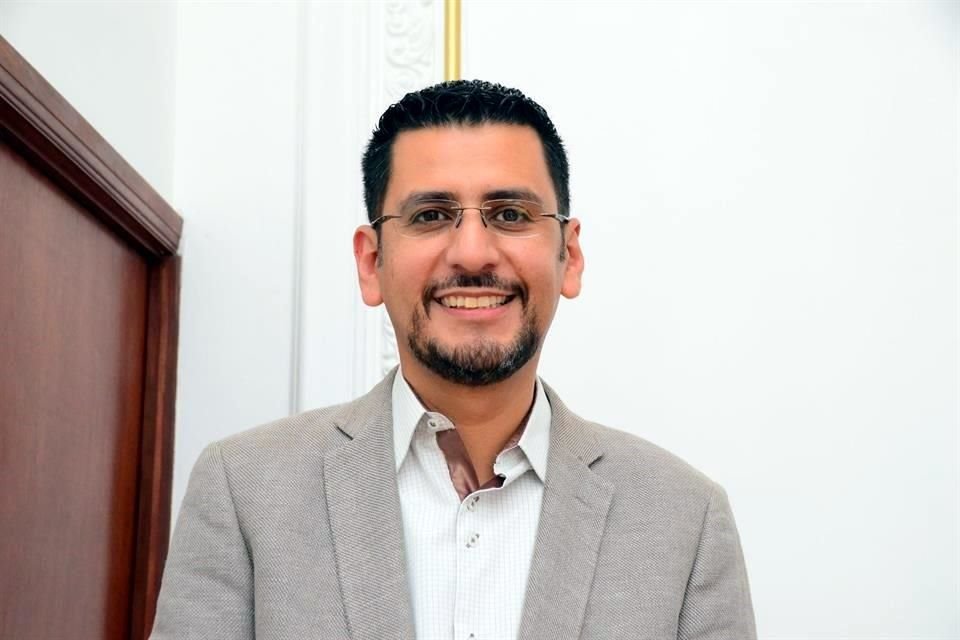 Carlos Castillo explicó que ayer por la noche, los aspirantes sostuvieron una reunión en la cual le comunicaron el resultado de encuestas.