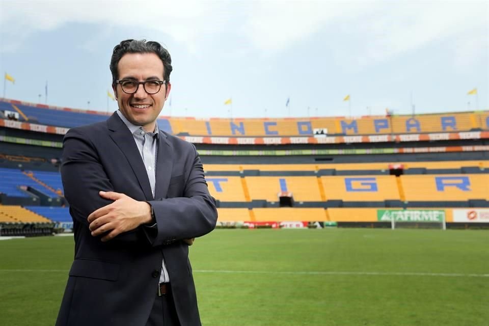 Mauricio Culebro fue entrevistado en el Estadio Universitario.