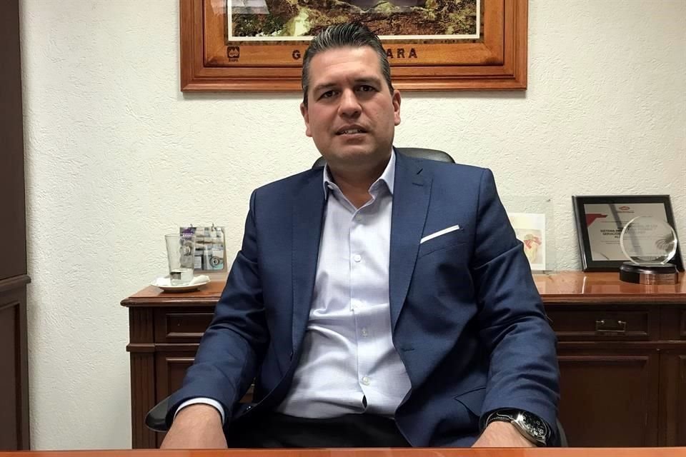 Diputados del PRI y Morena exigieron la comparecencia del director del SIAPA para que explique el origen del desabasto de agua.