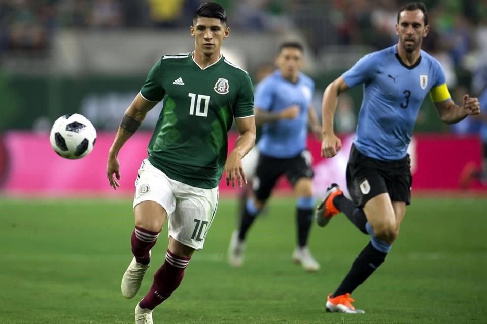 Pese a los años, Alan Pulido no se ha convertido en un referente de la Selección Mexicana.