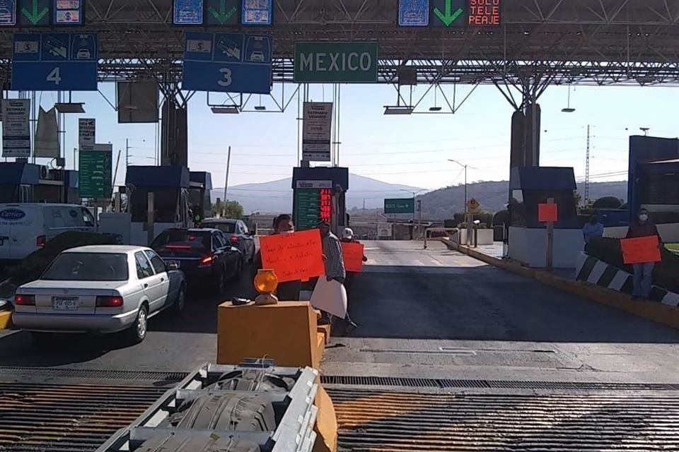 Los inconformes piden cooperación económica a los conductores.