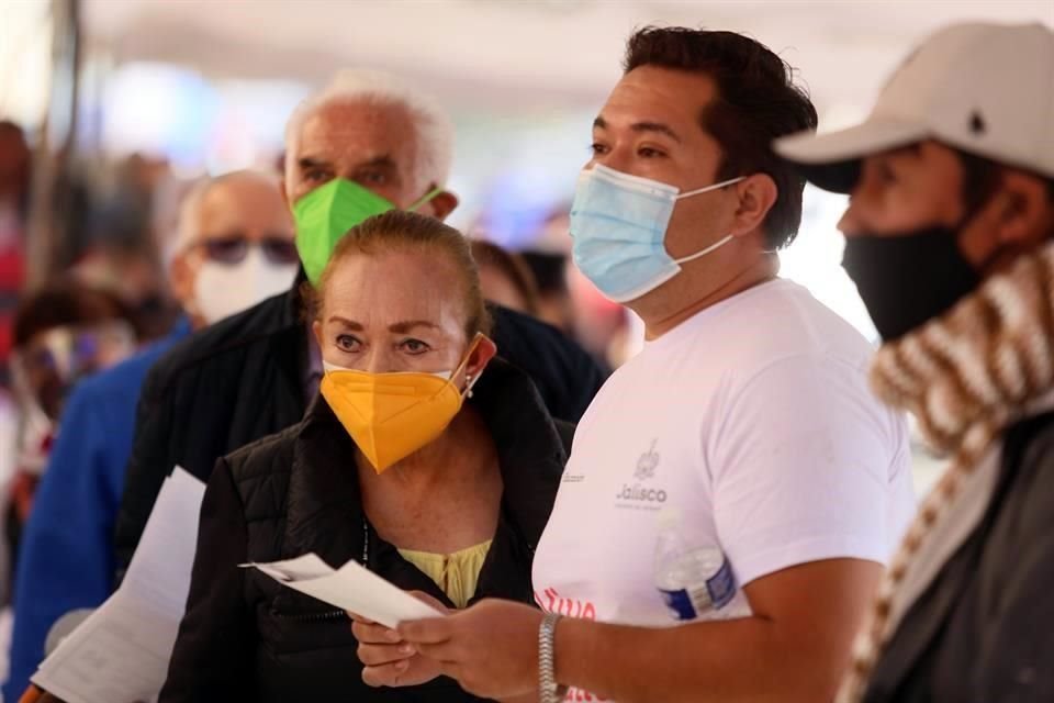 En Tonalá se han aplicado 31 mil 297 dosis contra el Covid-19, informó el Gobernador del Estado, Enrique Alfaro.