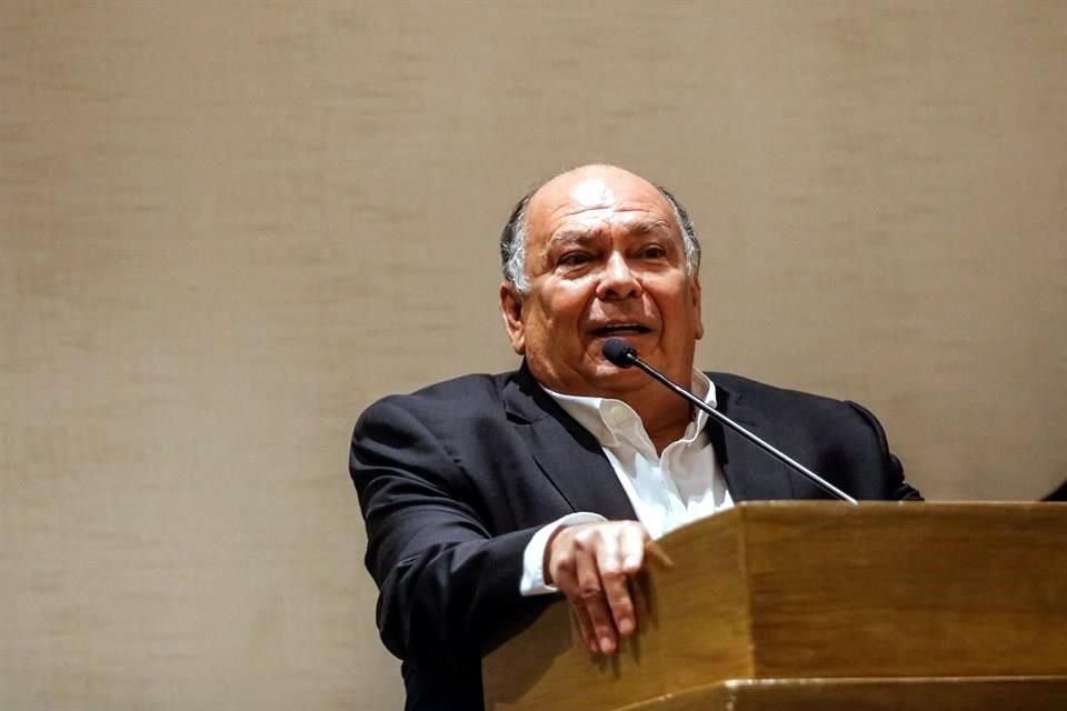 Antonio Pérez aseguró que Carlos Lomelí puede tener un poquito más de ventajas que él, pero que tiene puntos negros en su historial.