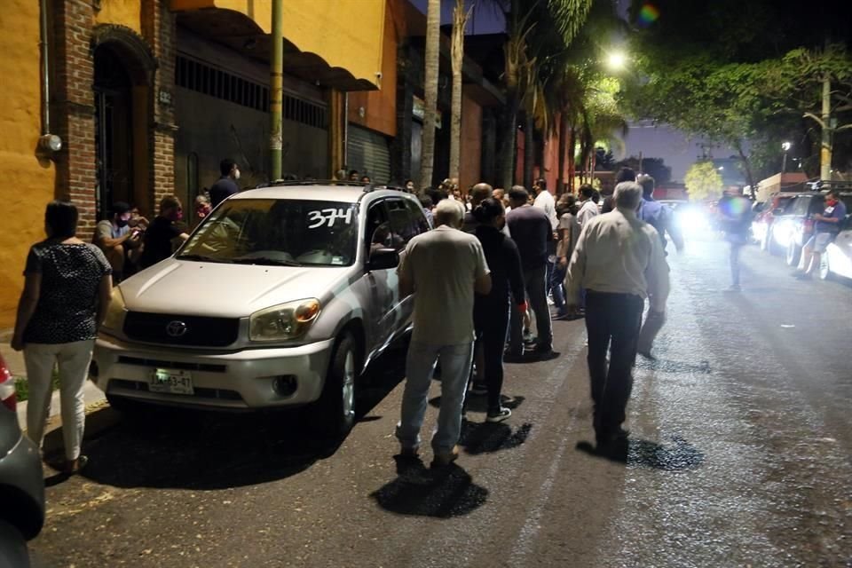 Hasta las 21:00 horas ya iban más de 500 vehículos formados.