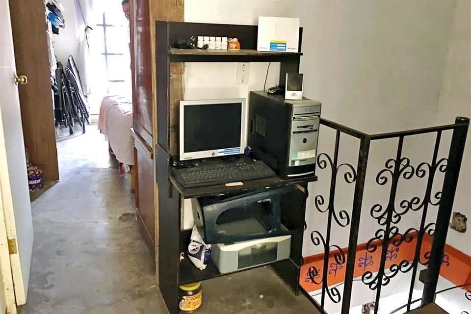 La familia mostró el escritorio donde dejó comida durante la cuarentena.