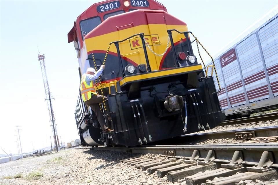 El representante del organismo afirmó que el tiempo que estimado de envío por ferrocarril permite competir con el transporte carretero y conectar con el Puerto Lázaro Cárdenas.