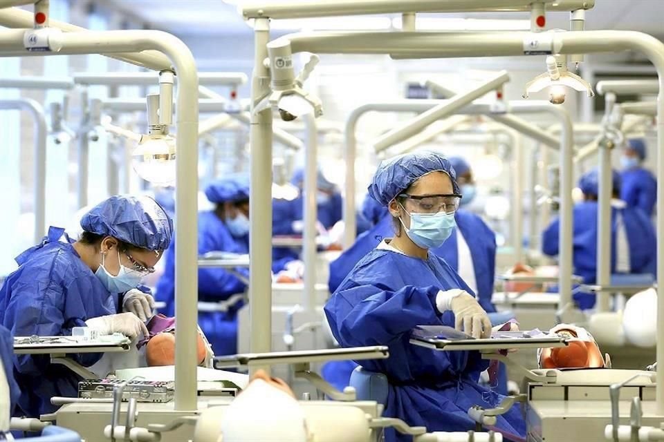 La Facultad de Odontología es la única escuela de odontología de Nuevo León que cuenta con el Distintivo Salud otorgado por la Secretaría de Salud.