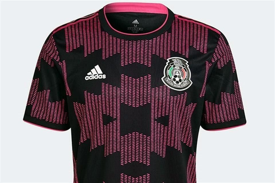 El rosa mexicano y negro destacan en el diseño.