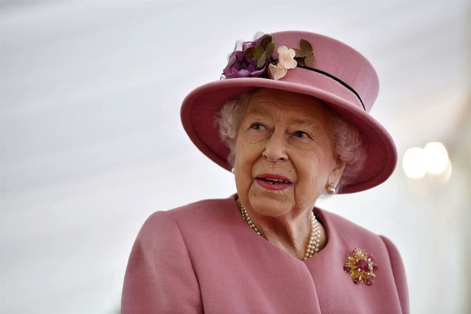 La Reina Isabel II está pensando nombrar a un oficial que vele por una mayor diversidad e inclusión en la familia real.