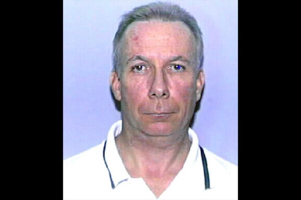 Jeremy Spillane fue Prefecto de Disciplina en el Colegio Irlandés a finales de los 70 y principios de los 80. Fue detenido y sentenciado en Florida en 1997 (foto) por delitos sexuales.
