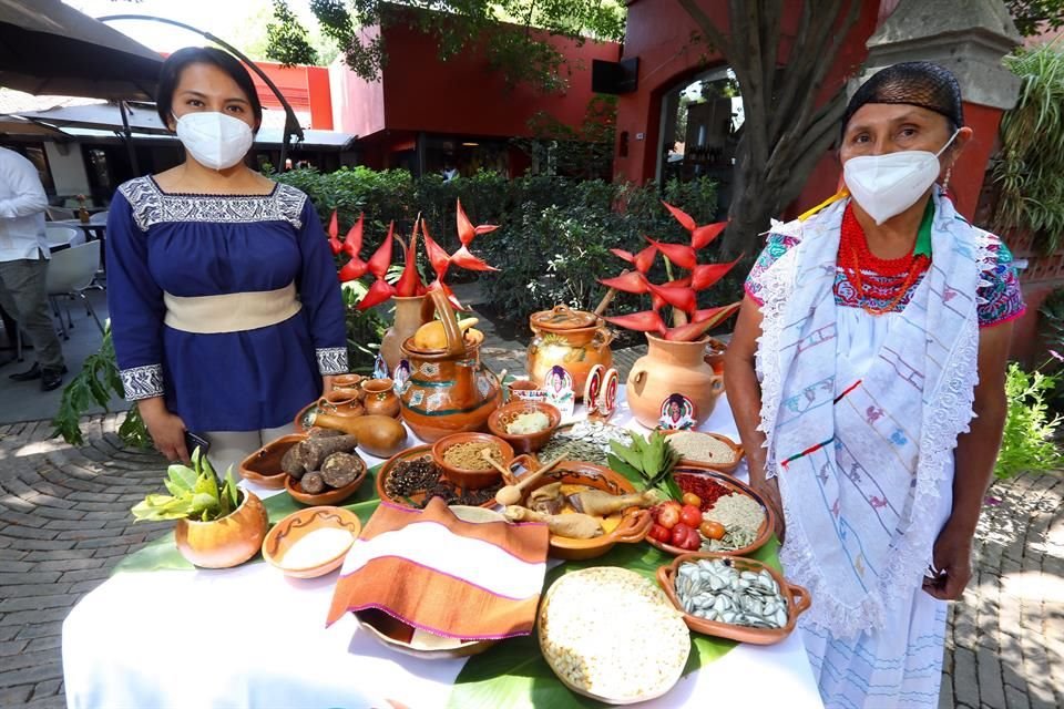 Marilú Bautista, cocinera de la región, explicó que en algunas regiones la recolección de insectos es un ritual que involucra una conexión íntima de las cocineras con la naturaleza y sus dioses.