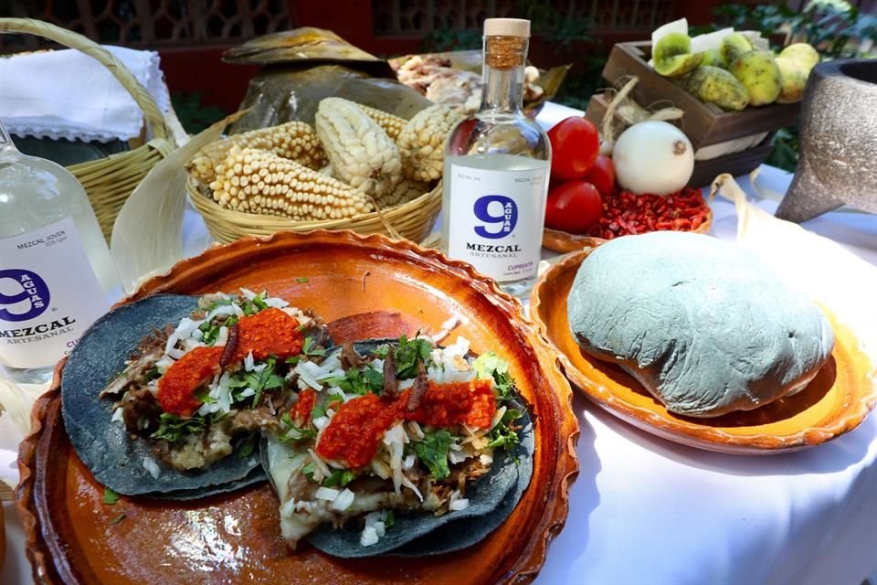 Barbacoa y bebidas  artesanales fue lo que se ofreció por parte de la región de Chinahuapan.