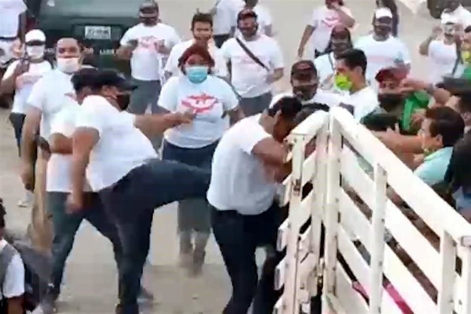 Simpatizantes de MC y PVEM se enfrentaron en el fraccionamiento Tamarindos de Ixtapa, en Puerto Vallarta.