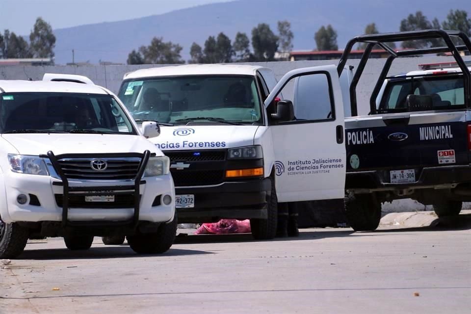 El cadáver de una mujer fue hallado en una maleta, en el Fraccionamiento Paseos del Valle, en Tlajomulco.