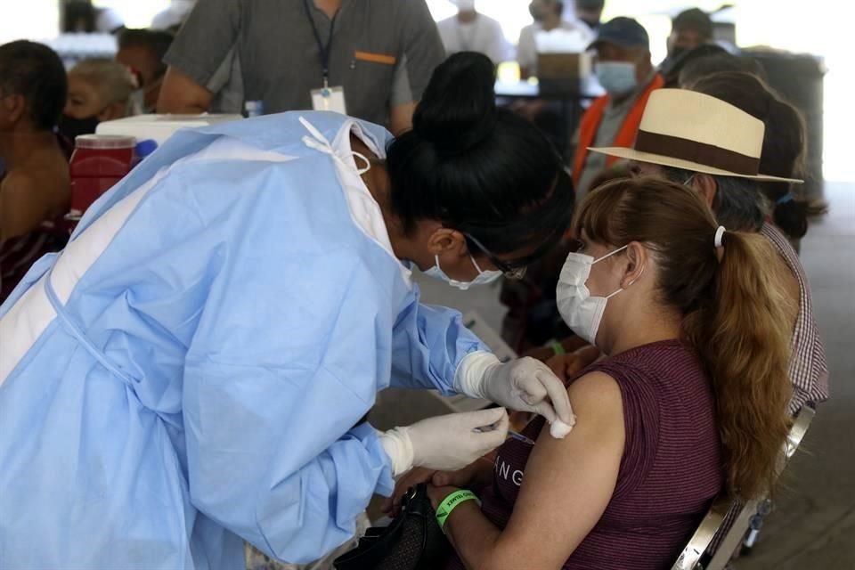 Luego de que Jalisco recibió el viernes 243 mil 570 vacunas contra Covid-19, este lunes arrancará la aplicación en 47 municipios.