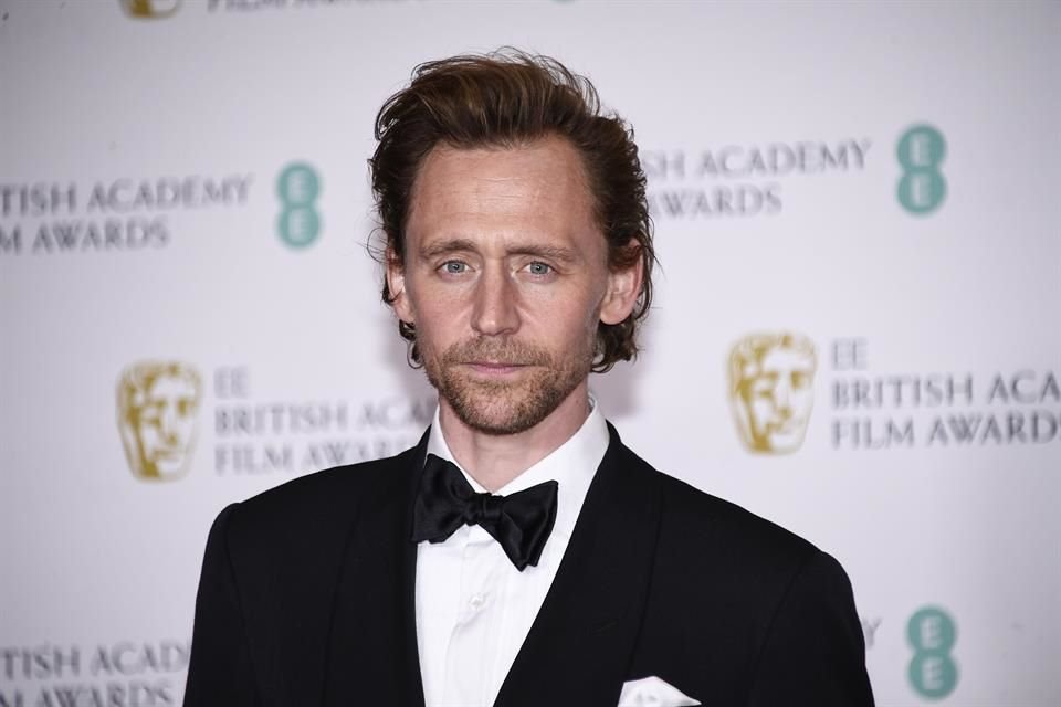 Tom Hiddleston fue uno de los presentadores en la gala.