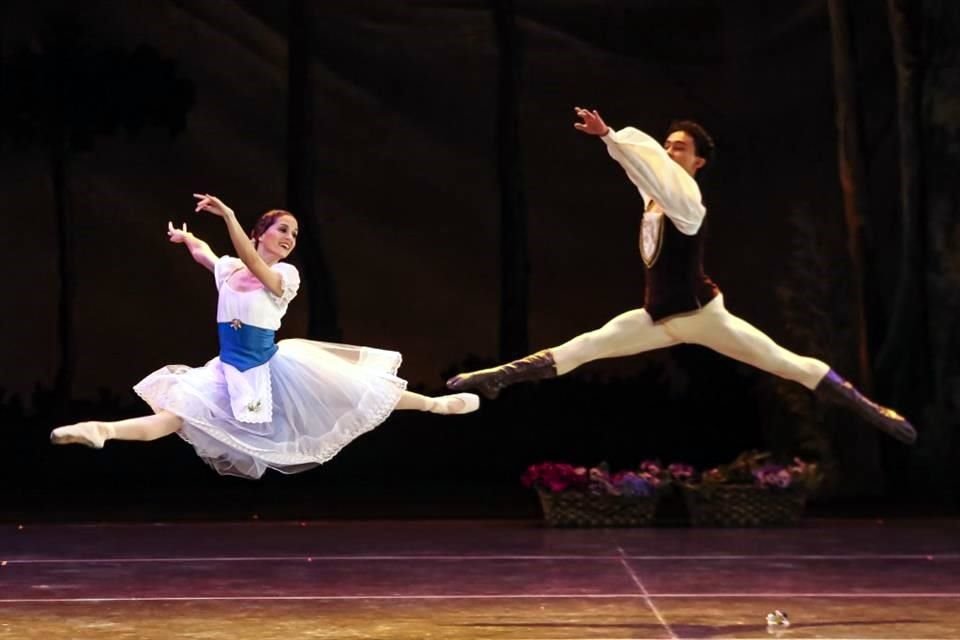 Temporada de estreno de 'Giselle', del Ballet de Jalisco en el Teatro Degollado.