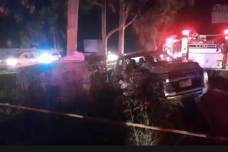 Un fuerte accidente entre dos camionetas dejó dos personas muertas sobre la Carretera a Tepic, a la altura de Pinar de la Venta, en Zapopan.