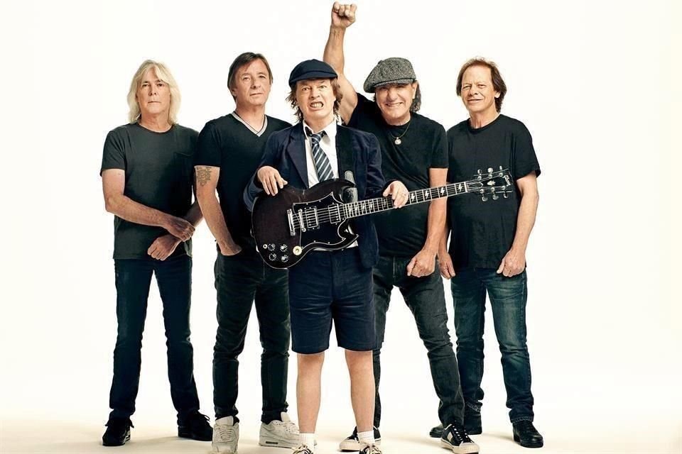 La organización está utilizando drones cuadricópteros con música de la banda AC/DC a todo volumen para alejar a los lobos.