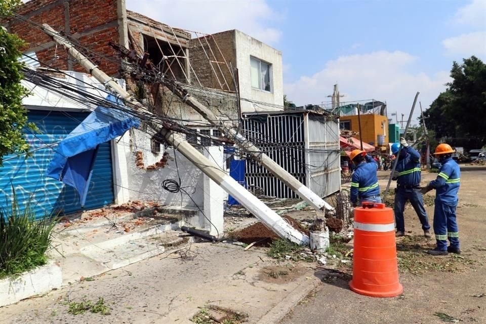 Algunas de las casas y de los negocios no sufrieron algún daño físico, sin embargo, debido a que varios postes se cayeron actualmente no cuentan con luz.