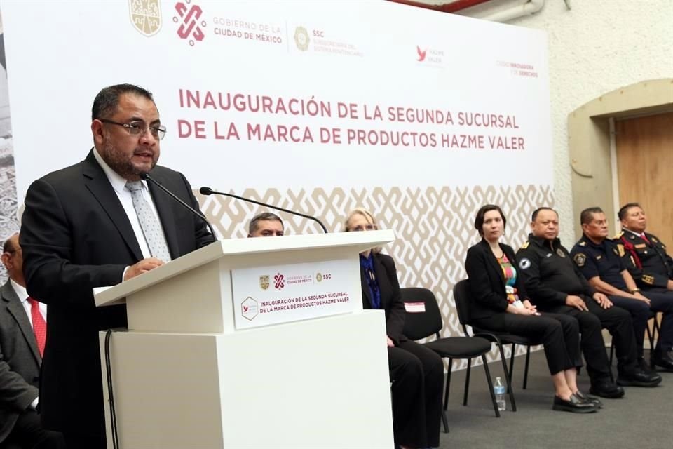 En los últimos 20 años, el nuevo titular de la UIF se desempeñó en cargos federales y locales en la CDMX.