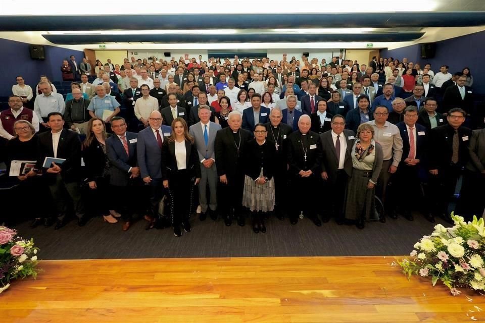 En el evento estuco presente la Secretaria de Gobernación, Rosa Icela Rodríguez, junto con líderes de diversas iglesias y funcionarios del Gobierno federal.