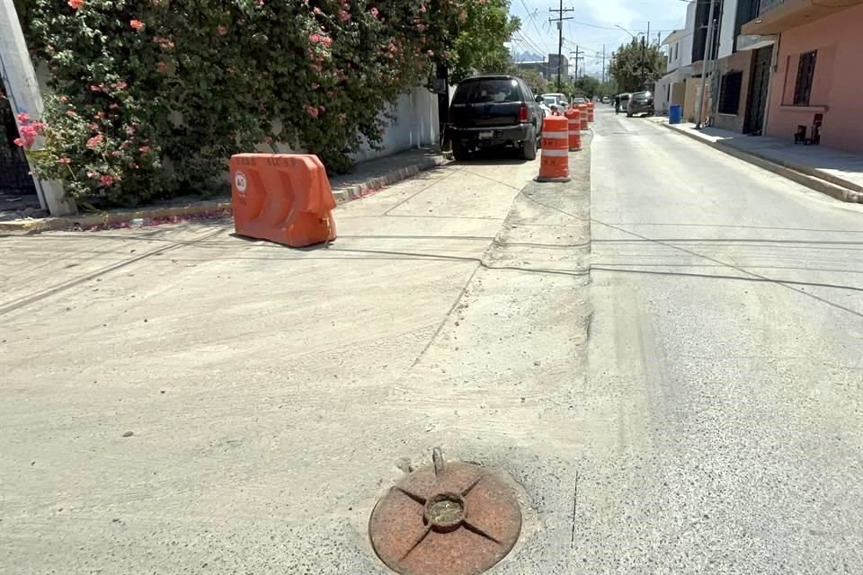Hace cuatro meses, el organismo estatal hizo una zanja a lo largo de 83 metros de la calle Simón Bolívar, entre Nicolás Bravo y Porfirio Díaz, para reparar una fuga de agua.