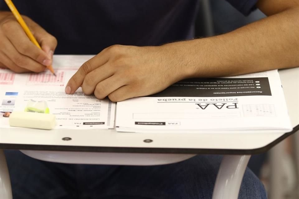 De todos los admitidos un 46 por ciento fueron hombres, 53 por ciento mujeres, y el porcentaje restante se identificaron como personas no binarias.