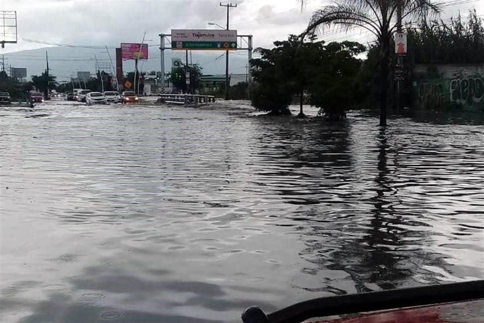 El Ayuntamiento advierte del riesgo y pide a la población evadir la zona.