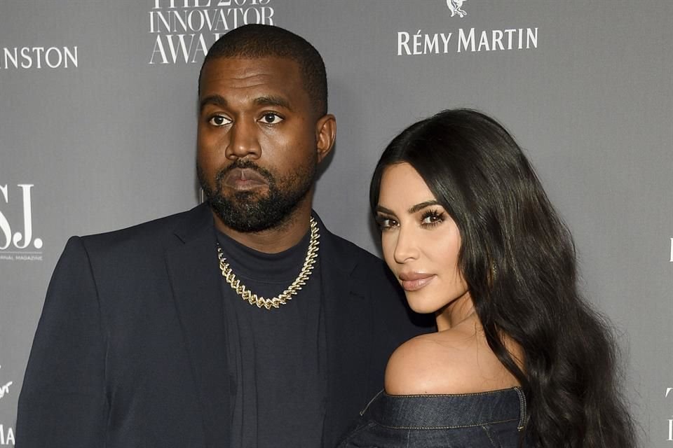 Según fuentes, Kanye West admitió en una canción de su disco 'Donda' que engañó a Kim Kardashian años antes de su separación.